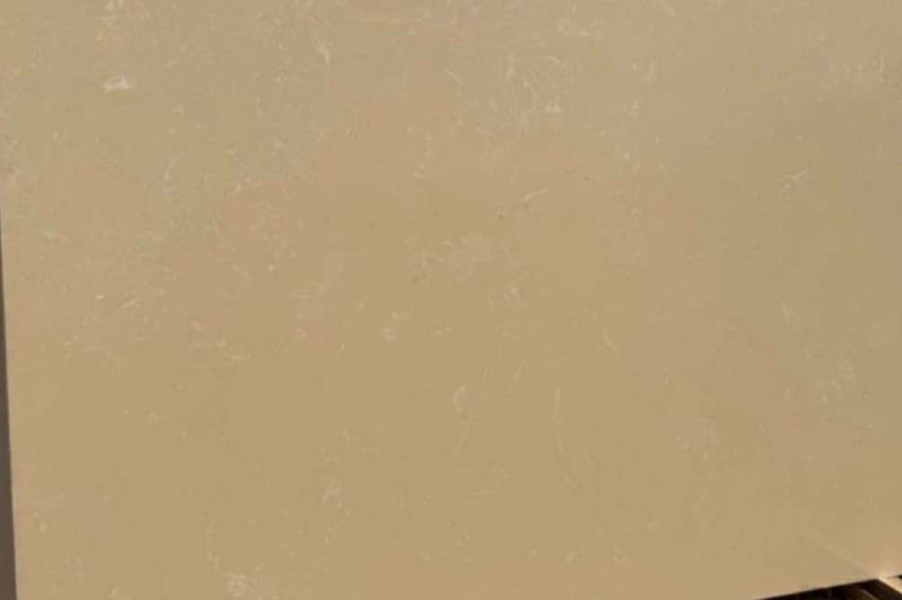 Dalle de Quartz Crème Royal