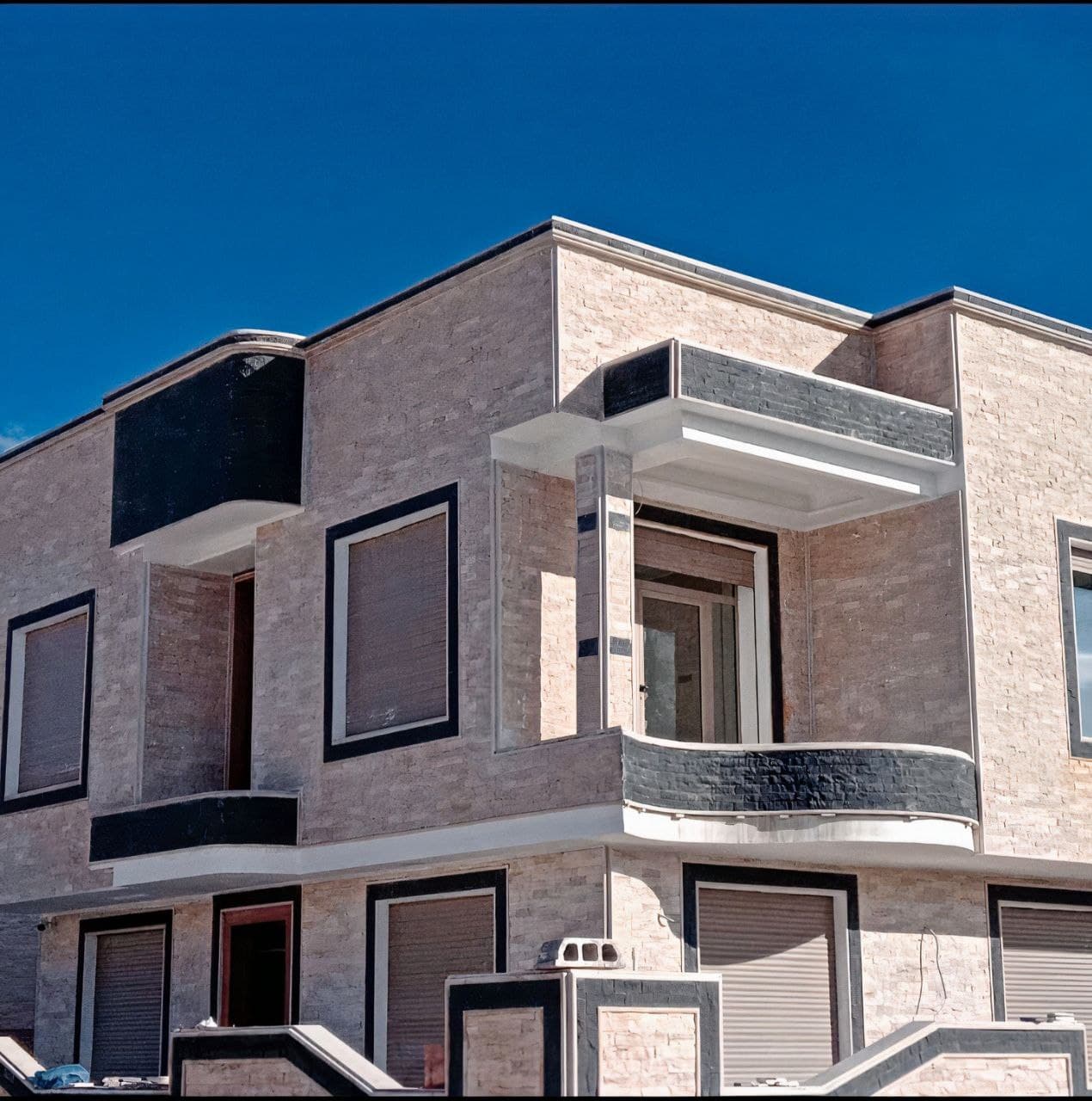 Villa Moderne en Pierre Éclatée Beige de Taza - Éclatée Beige de Taza