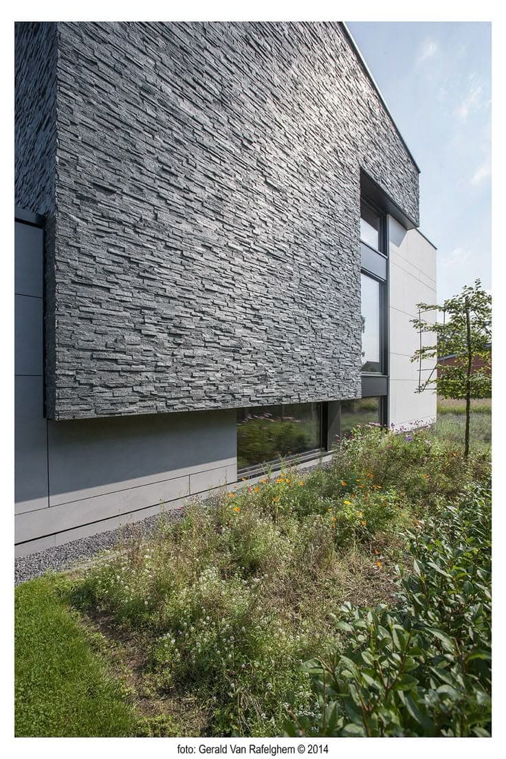 Façade Contemporaine en Ardoise Grise Empilée - Ardoise Grise Anthracite en Plaquettes Empilées