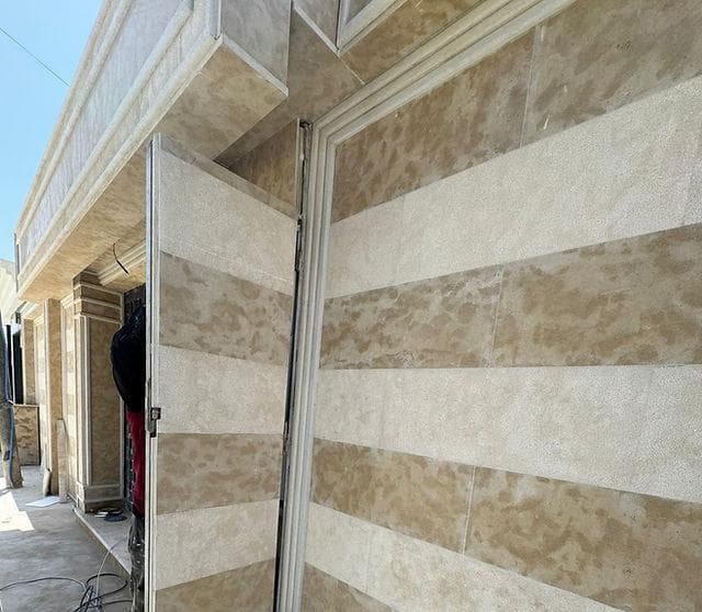 Façade Résidentielle en Travertin Bicolore - Travertin Beige Clair & Moka en Alternance
