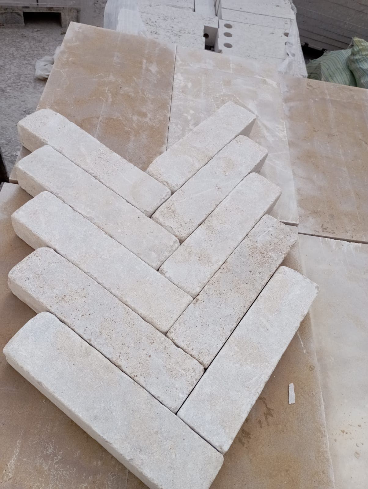 Dalle de Pavé en Pierre Naturelle Taza Beige — Taza, Maroc