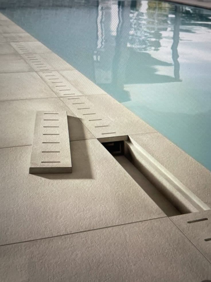 Système de Drainage de Piscine - Calcaire Antidérapant